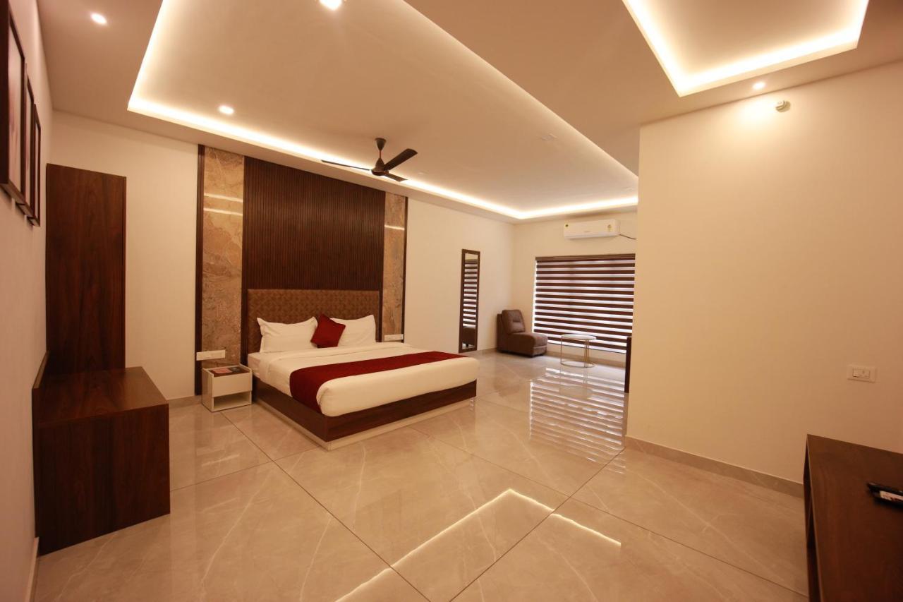 Bliss Regency Business Hotel ปาลักกัด ภายนอก รูปภาพ