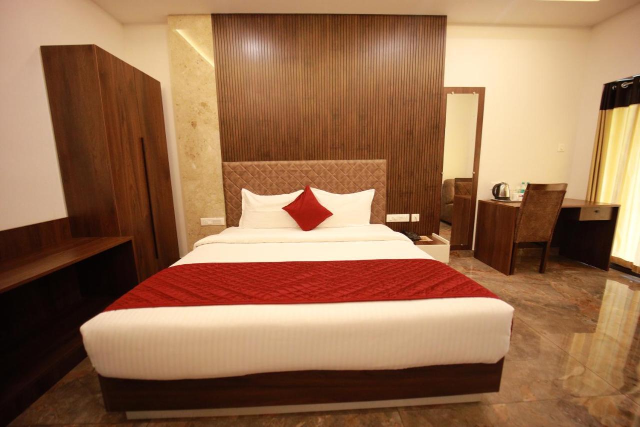 Bliss Regency Business Hotel ปาลักกัด ภายนอก รูปภาพ