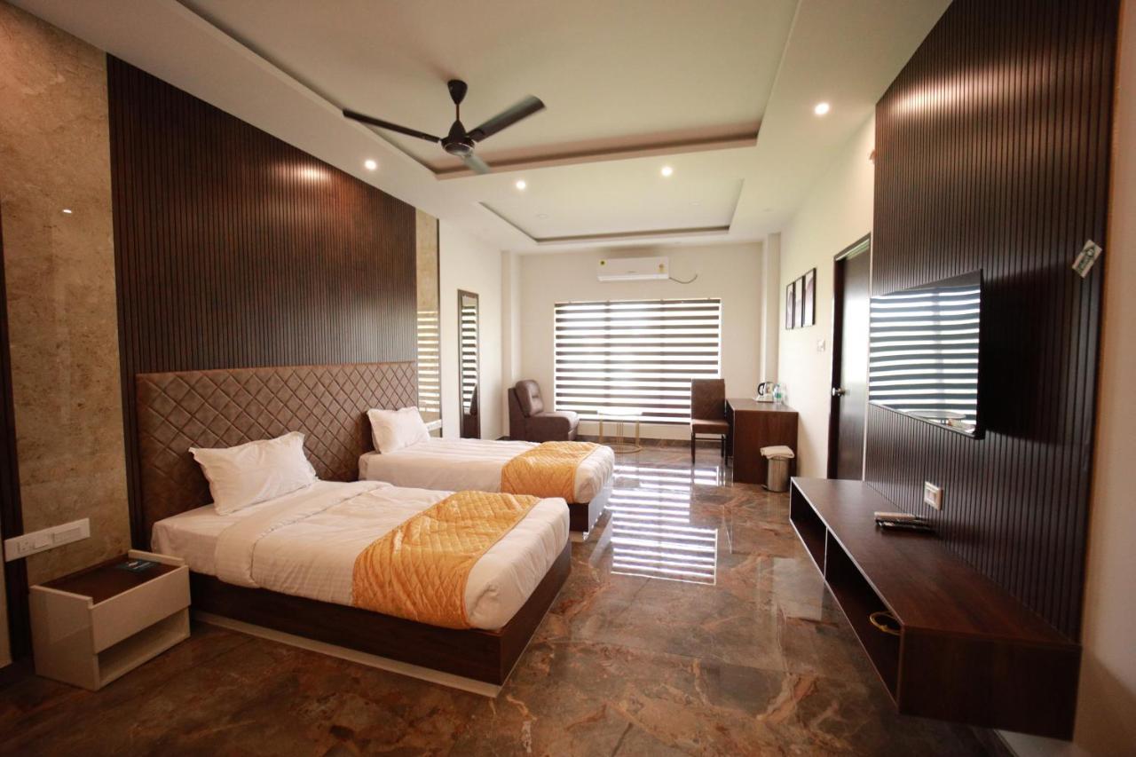 Bliss Regency Business Hotel ปาลักกัด ภายนอก รูปภาพ