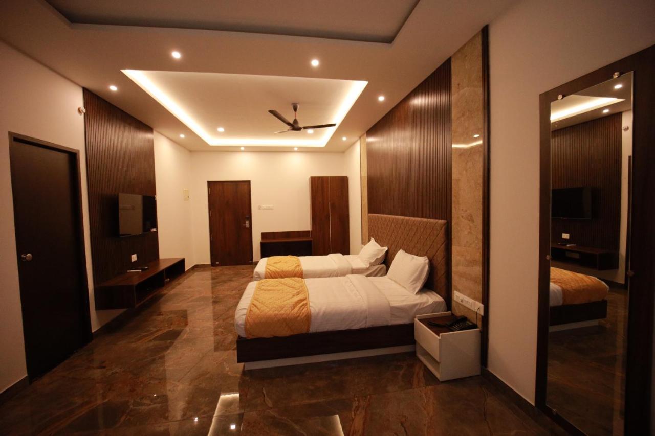 Bliss Regency Business Hotel ปาลักกัด ภายนอก รูปภาพ