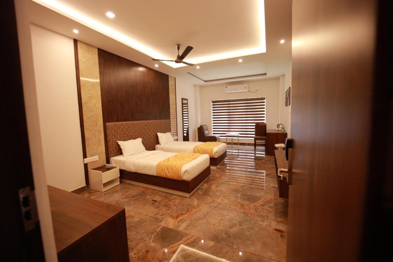 Bliss Regency Business Hotel ปาลักกัด ภายนอก รูปภาพ