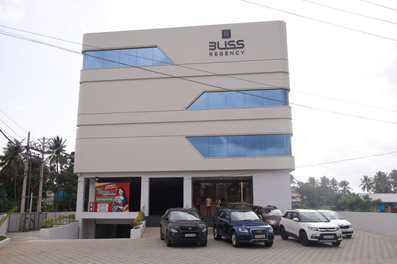 Bliss Regency Business Hotel ปาลักกัด ภายนอก รูปภาพ