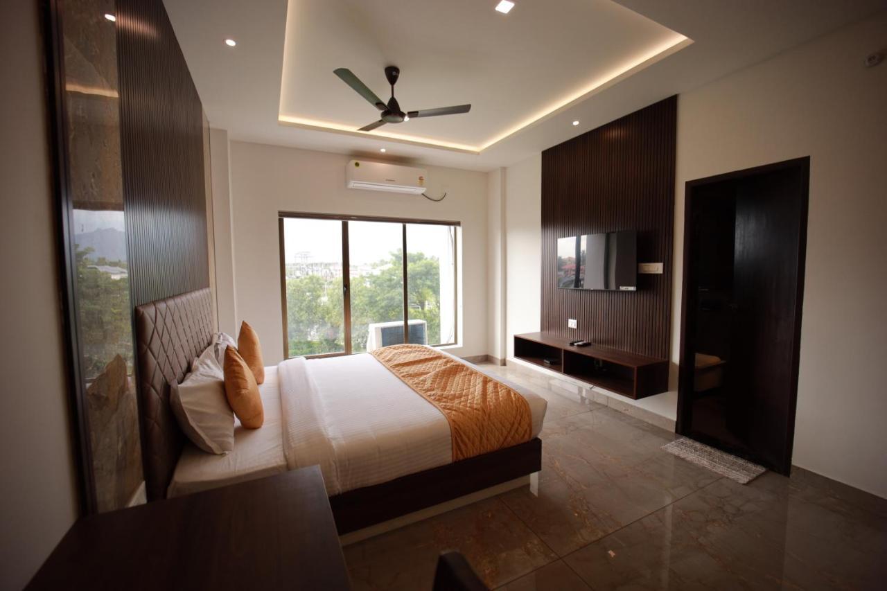 Bliss Regency Business Hotel ปาลักกัด ภายนอก รูปภาพ
