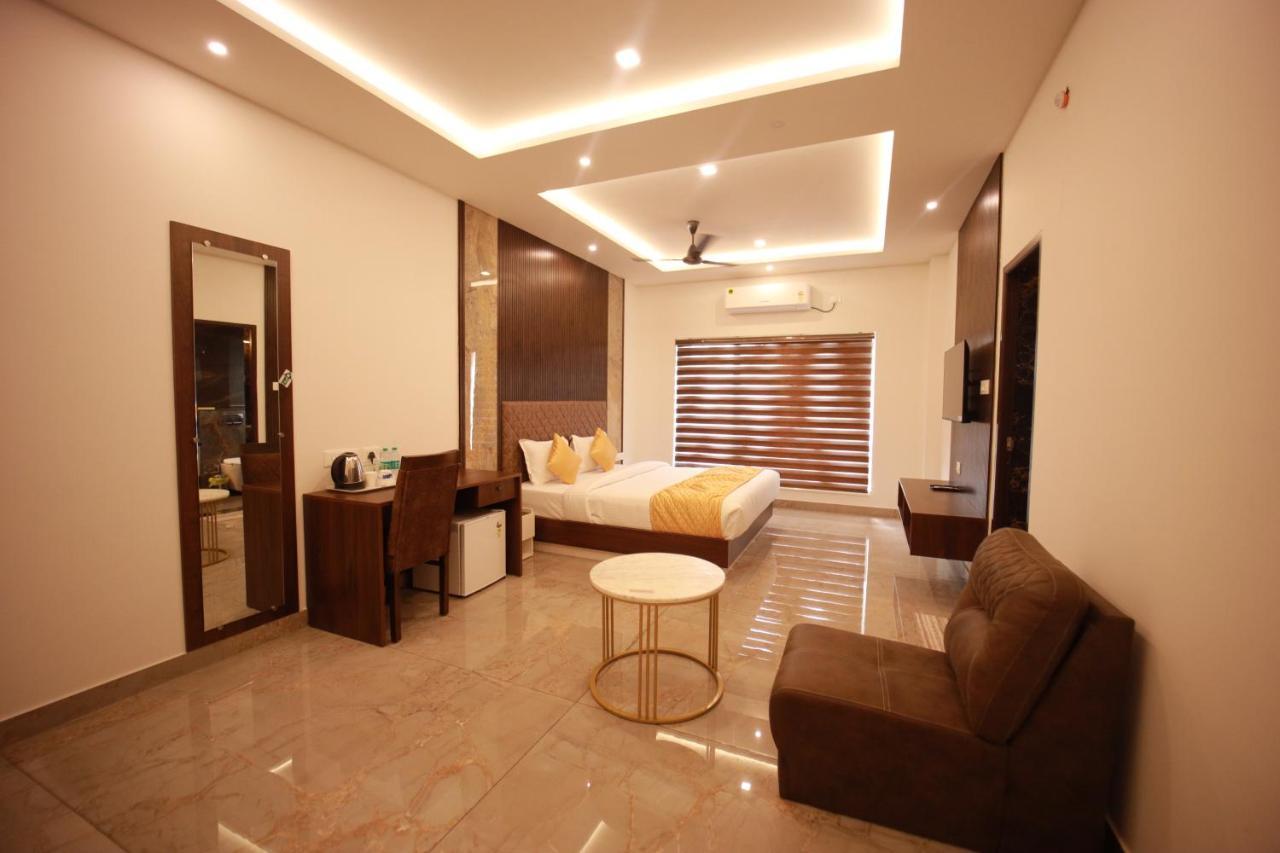 Bliss Regency Business Hotel ปาลักกัด ภายนอก รูปภาพ