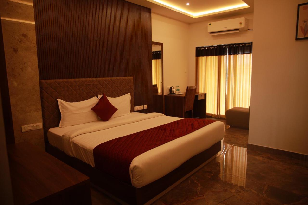 Bliss Regency Business Hotel ปาลักกัด ภายนอก รูปภาพ